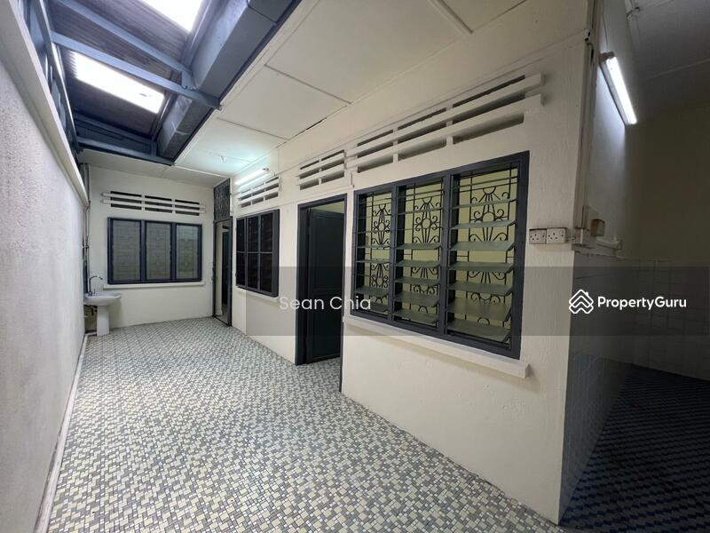 Untuk Dijual - Newly Refurbished 1sty House 20x80 4R2B Nearby Maybank Meru Klang